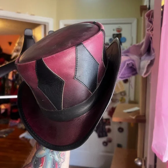 Steampunk hatter M Quinn - Picture 1 of 11